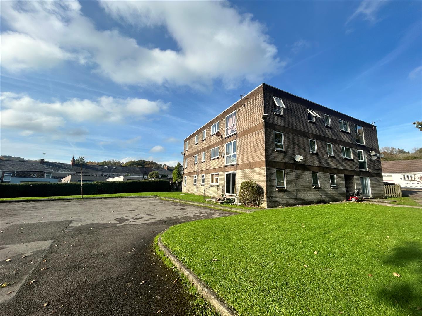 Brynheulog Court, Brynmenyn, Bridgend, CF32 9LG